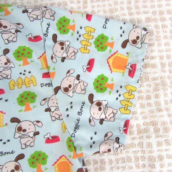 Bannock Court Scrubs top women's Med Doggie bone pattern - Picture 6 of 6